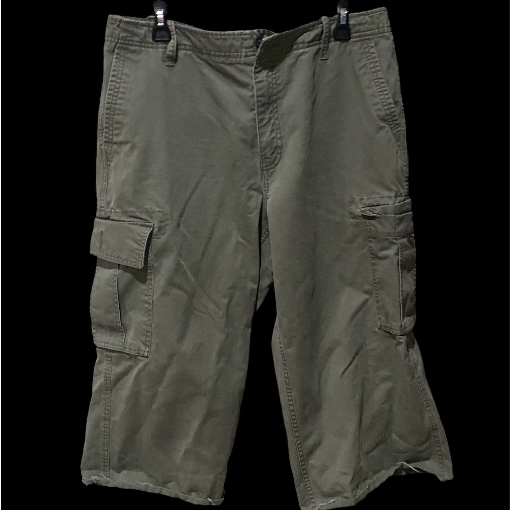 Gap-Vtg Standard Fit Cargo Shorts-Men's Size: 35/34-
Color: Khaki Green